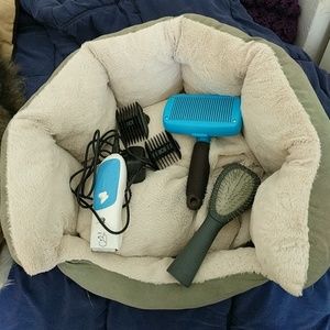 😺 Pet Supplies Bed, Brushes, Groomer